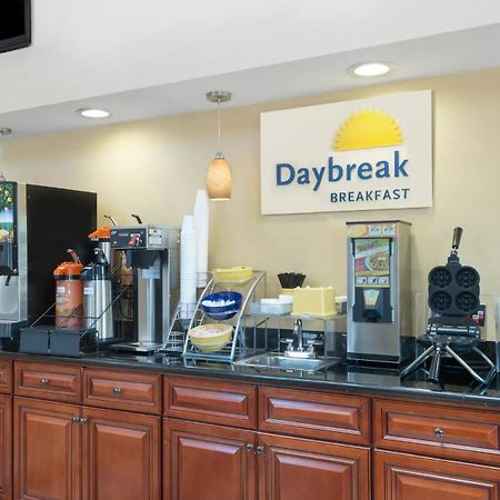 Days Inn By Wyndham Geneva/Finger Lakes מראה חיצוני תמונה