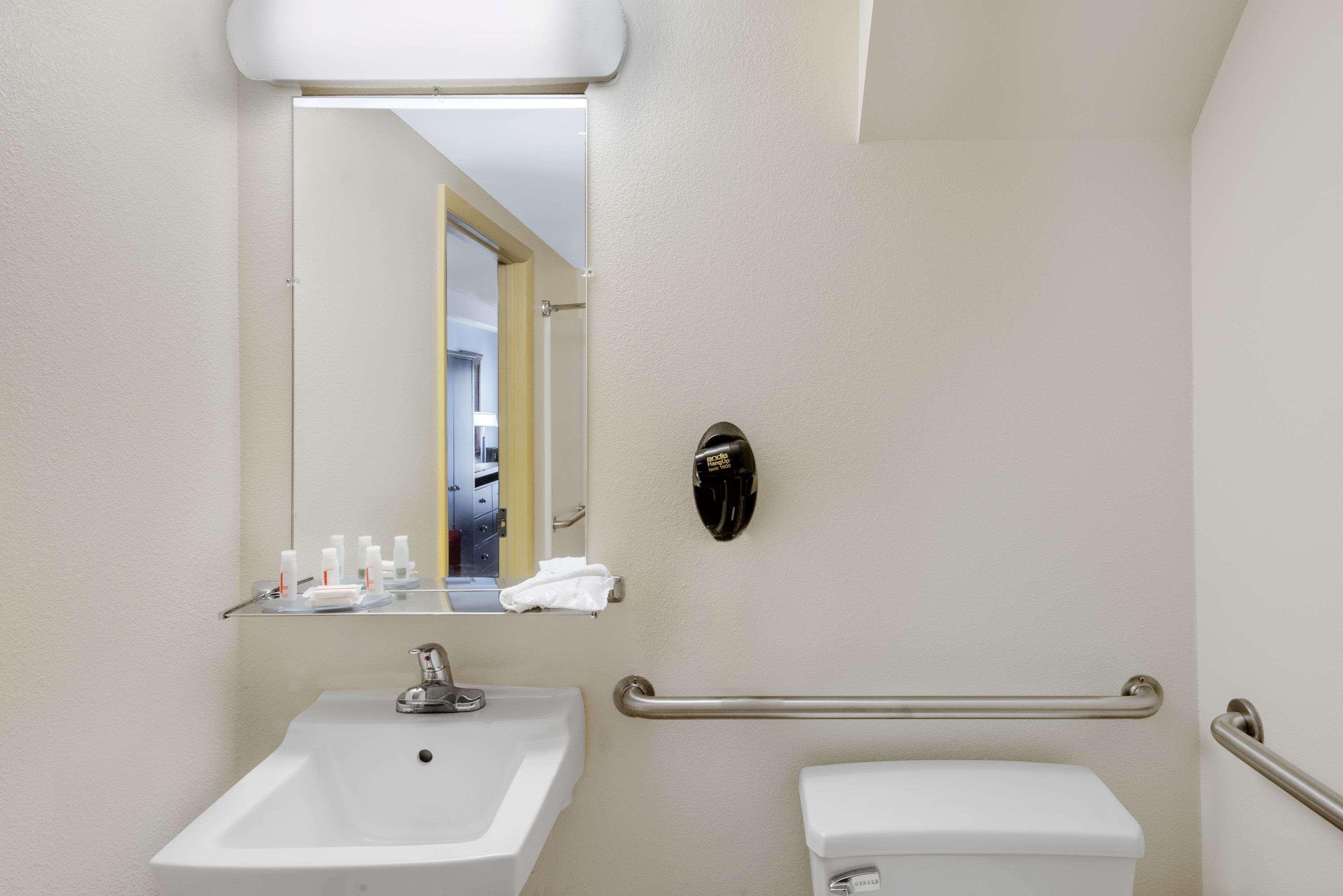 Days Inn By Wyndham Geneva/Finger Lakes מראה חיצוני תמונה
